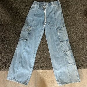 Super cute cargo jeans!